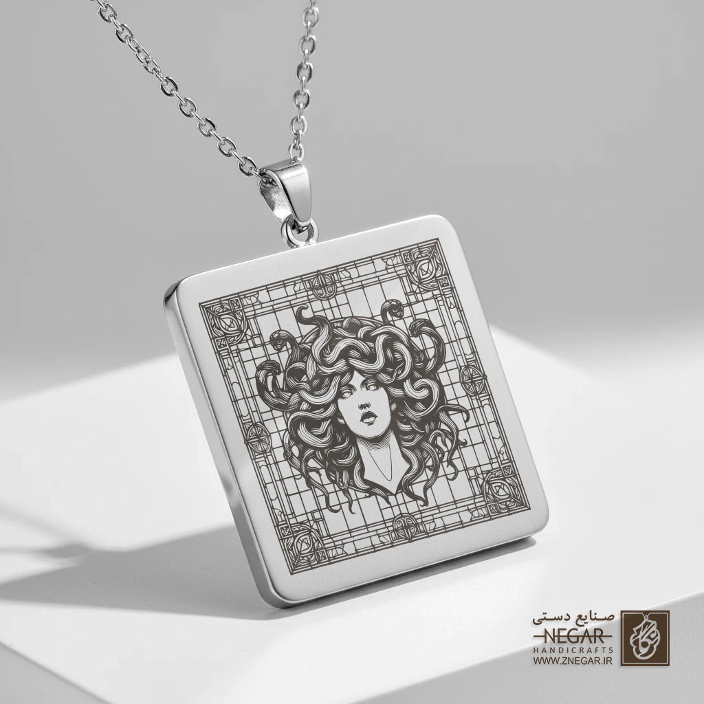 گردنبند طرح چهره مدوسا ( مدرن) (حکاکی لیزری فایبر، مدل قاب مربع) کد 502239