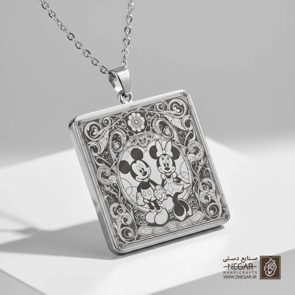 گردنبند طرح میکی و مینی در قاب گل (حکاکی لیزری فایبر، مدل قاب مربع) کد 502266