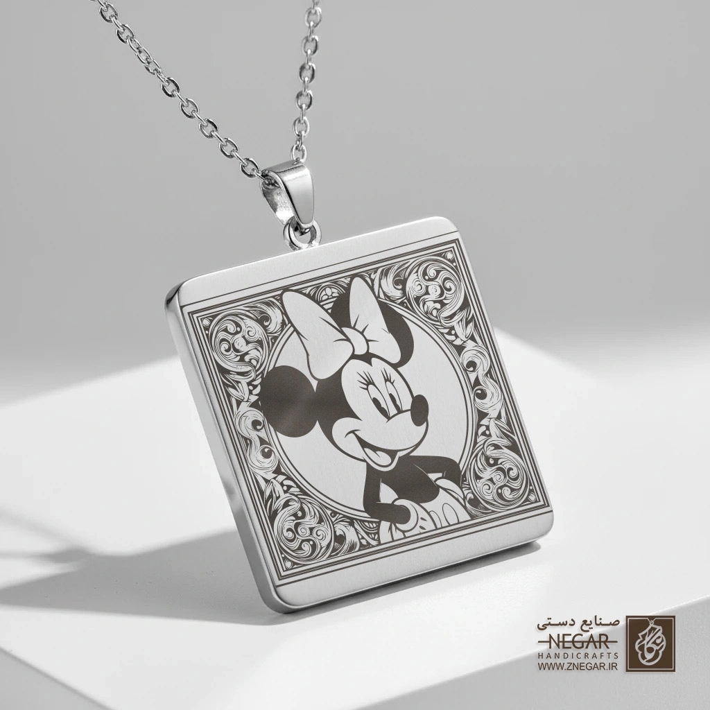 گردنبند طرح چهره مینی موس در قاب (حکاکی لیزری فایبر، مدل قاب مربع) کد 502284