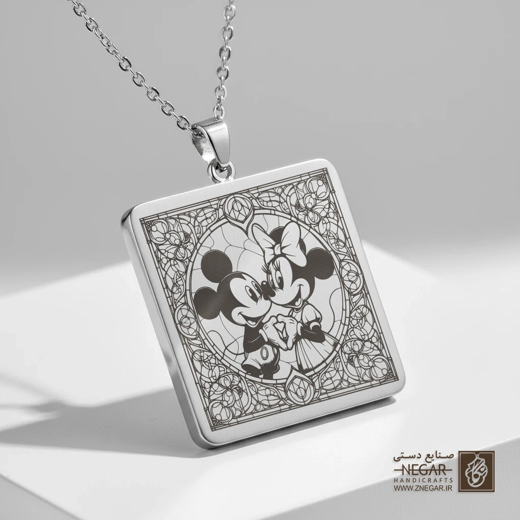 گردنبند طرح میکی و مینی در قاب گل گلی (حکاکی لیزری فایبر، مدل قاب مربع) کد 502286