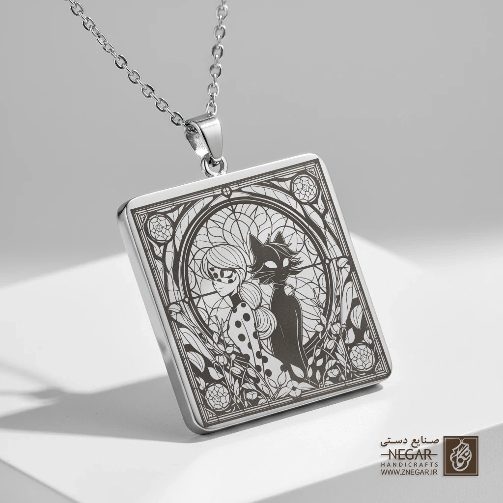 گردنبند طرح لیدی‌باگ و کت‌نوار در قاب پنجره (حکاکی لیزری فایبر، مدل قاب مربع) کد 502324