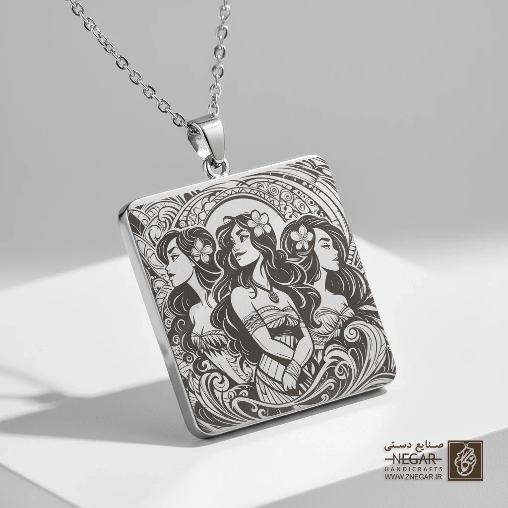 گردنبند طرح موآنا و یاران (سه پرتره) (حکاکی لیزری فایبر، مدل قاب مربع) کد 502349