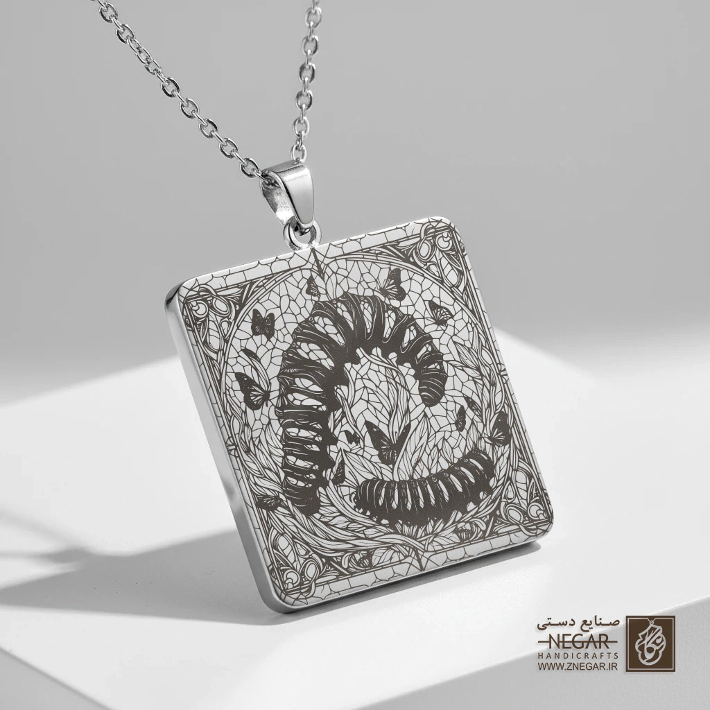گردنبند طرح کرم ابریشم ( دایره) (حکاکی لیزری فایبر، مدل قاب مربع) کد 502355