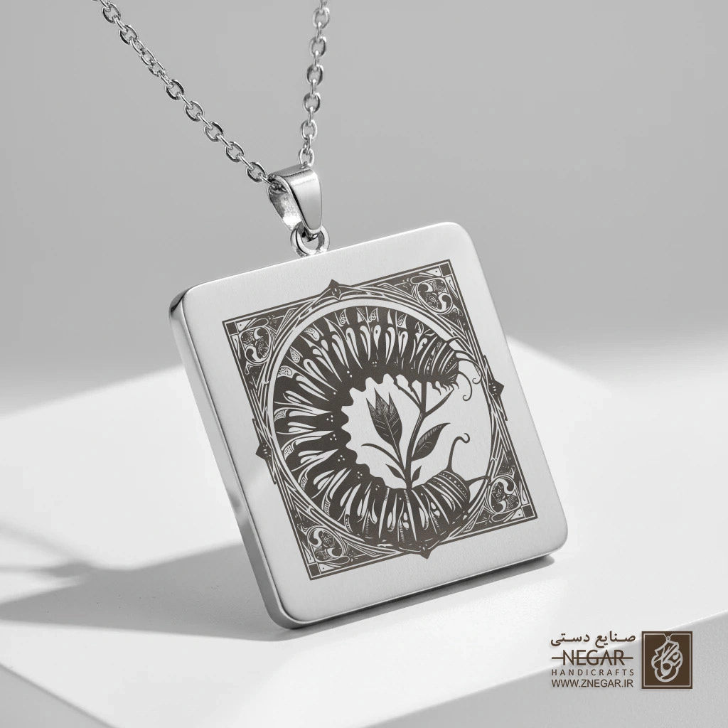 گردنبند طرح انتزاعی کرم ابریشم (حکاکی لیزری فایبر، مدل قاب مربع) کد 502356