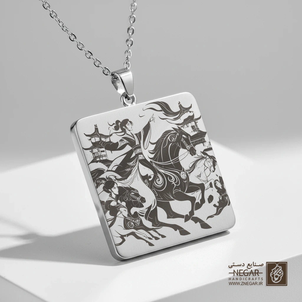 گردنبند طرح مولان سوارکار (حکاکی لیزری فایبر، مدل قاب مربع) کد 502390