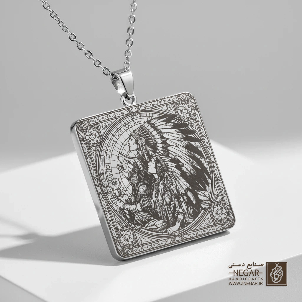 گردنبند طرح پرتره بومیان آمریکا (حکاکی لیزری فایبر، مدل قاب مربع) کد 502419