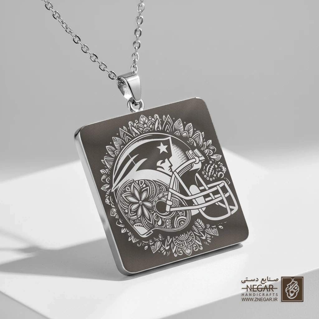گردنبند طرح کلاه پتریوتز (حکاکی لیزری فایبر، مدل قاب مربع) کد 502426