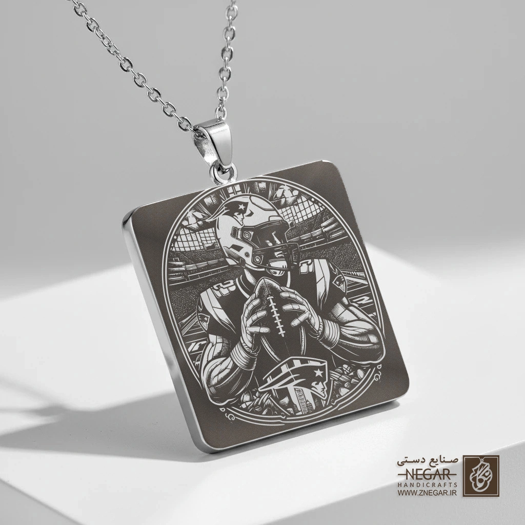 گردنبند طرح پرتره هنری پتریوتز (حکاکی لیزری فایبر، مدل قاب مربع) کد 502431