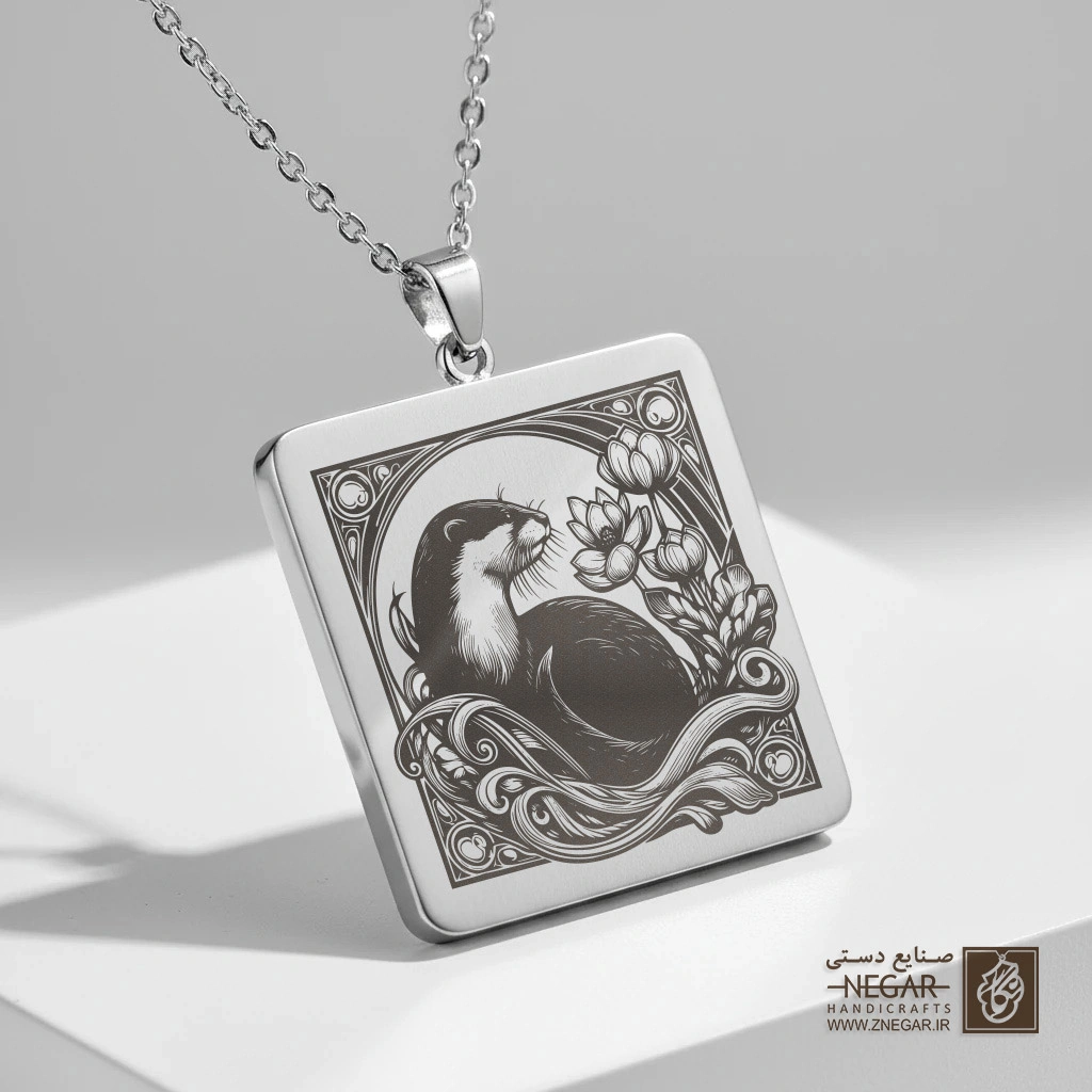 گردنبند طرح سمور آبی و گل (حکاکی لیزری فایبر، مدل قاب مربع) کد 502515