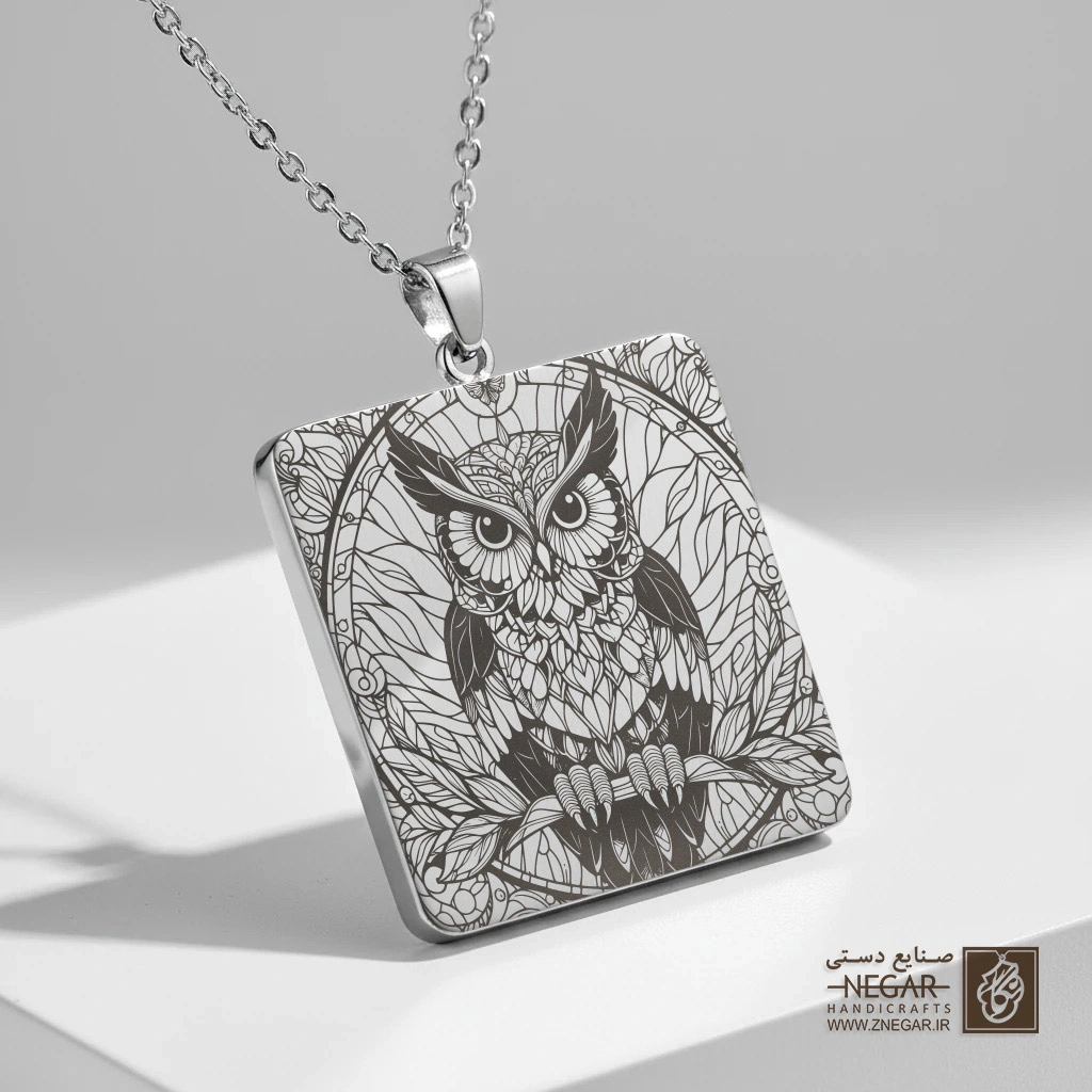 گردنبند طرح جغد مینیمال هنری (حکاکی لیزری فایبر، مدل قاب مربع) کد 502519