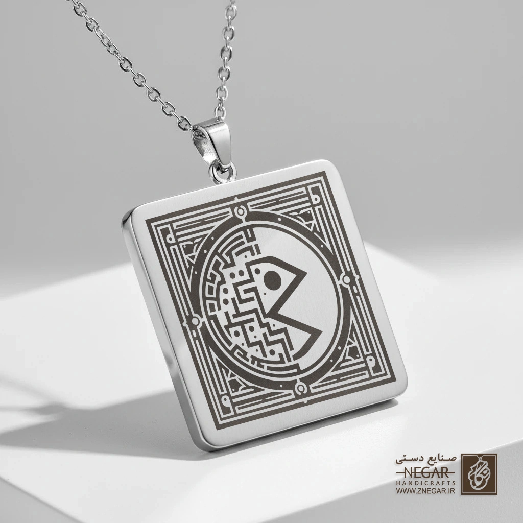 گردنبند طرح پک‌من و ماز (حکاکی لیزری فایبر، مدل قاب مربع) کد 502527