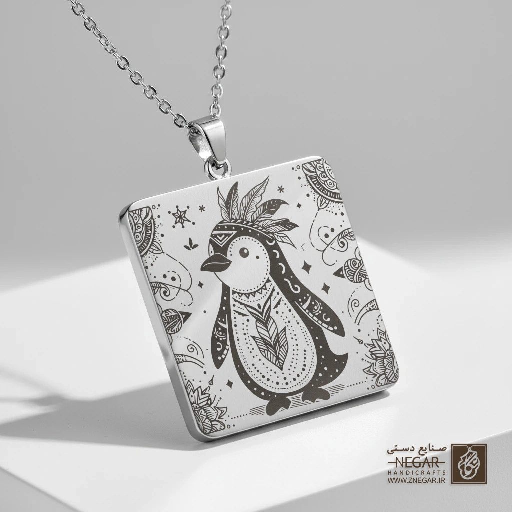 گردنبند طرح پنگوئن با جزئیات هندسی (حکاکی لیزری فایبر، مدل قاب مربع) کد 502580