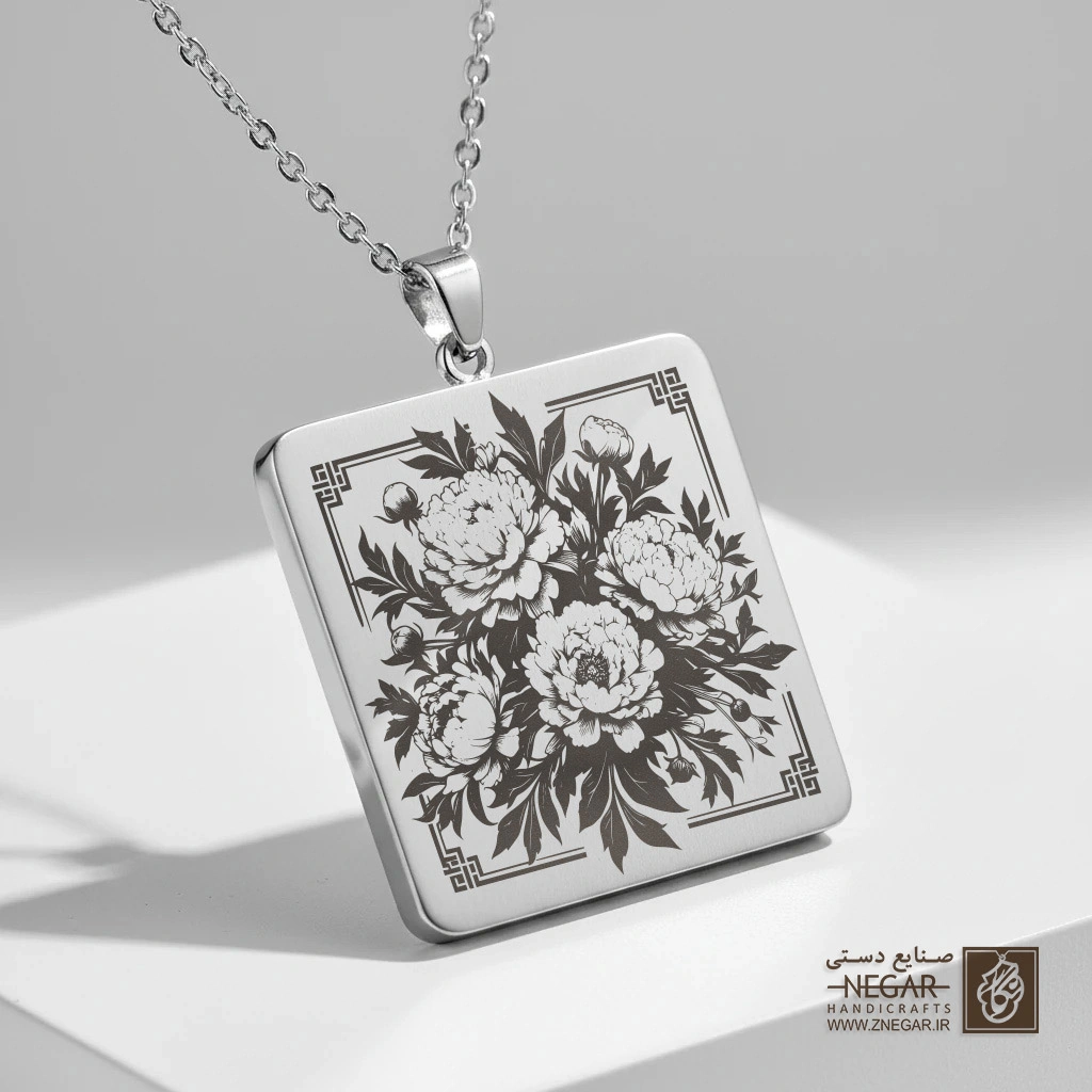 گردنبند طرح گل صدتومانی (Peonies) (حکاکی لیزری فایبر، مدل قاب مربع) کد 502584