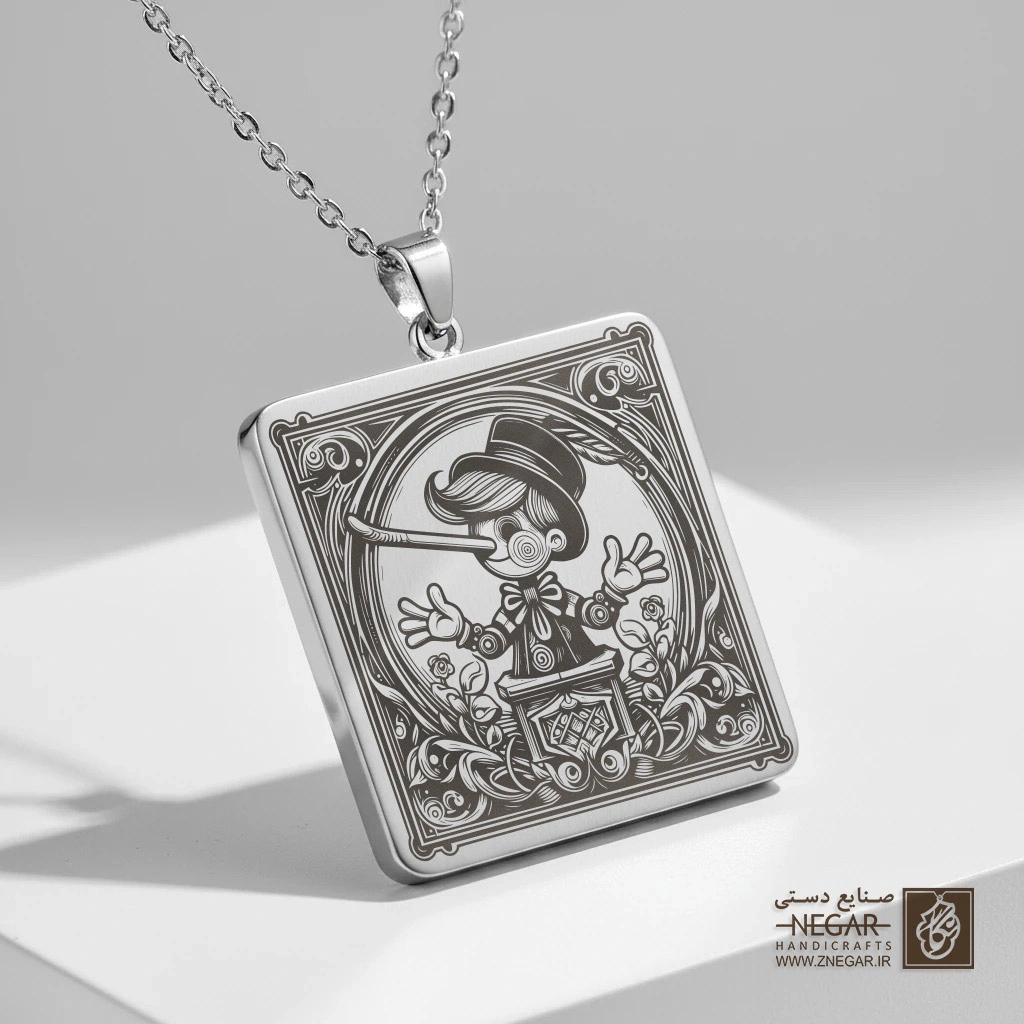 گردنبند طرح پینوکیو در شهر (حکاکی لیزری فایبر، مدل قاب مربع) کد 502643