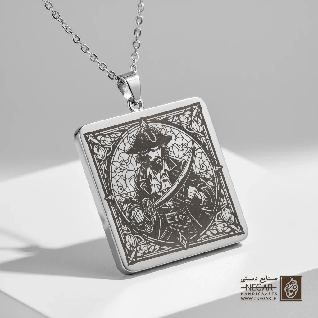 گردنبند طرح دزد دریایی در قاب (حکاکی لیزری فایبر، مدل قاب مربع) کد 502646