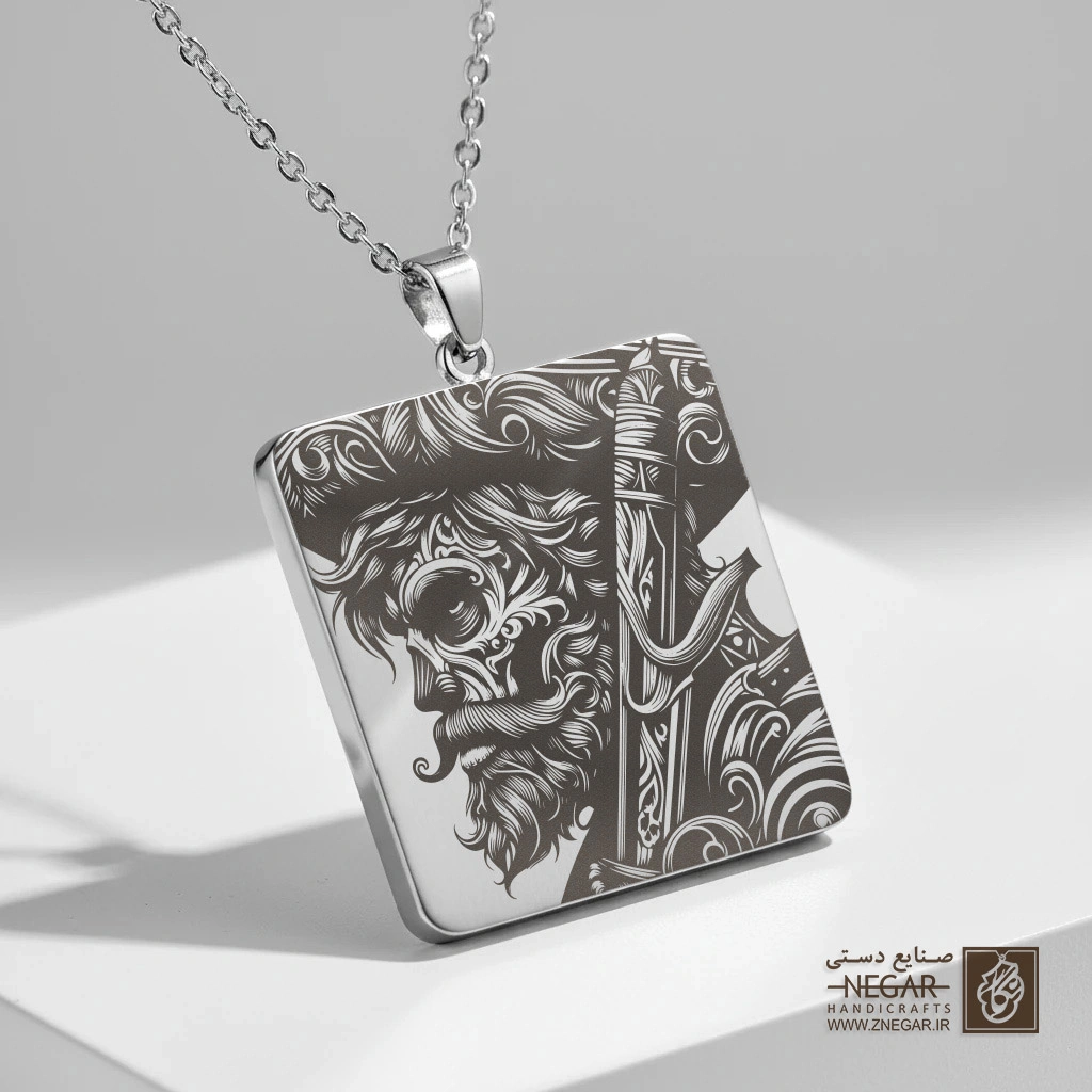 گردنبند طرح دزد دریایی اسکلتی (حکاکی لیزری فایبر، مدل قاب مربع) کد 502649