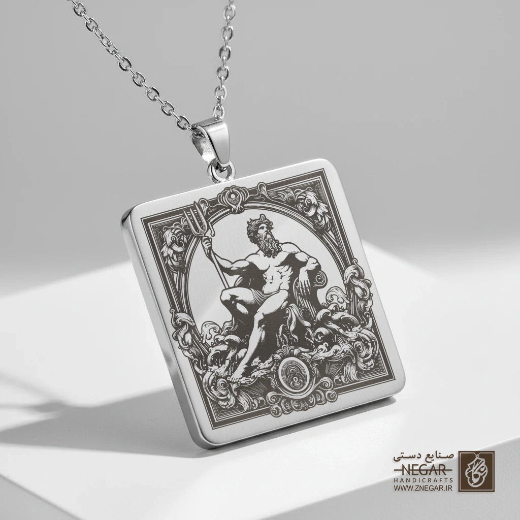 گردنبند طرح پوزئیدون - خدای دریا (حکاکی لیزری فایبر، مدل قاب مربع) کد 502712