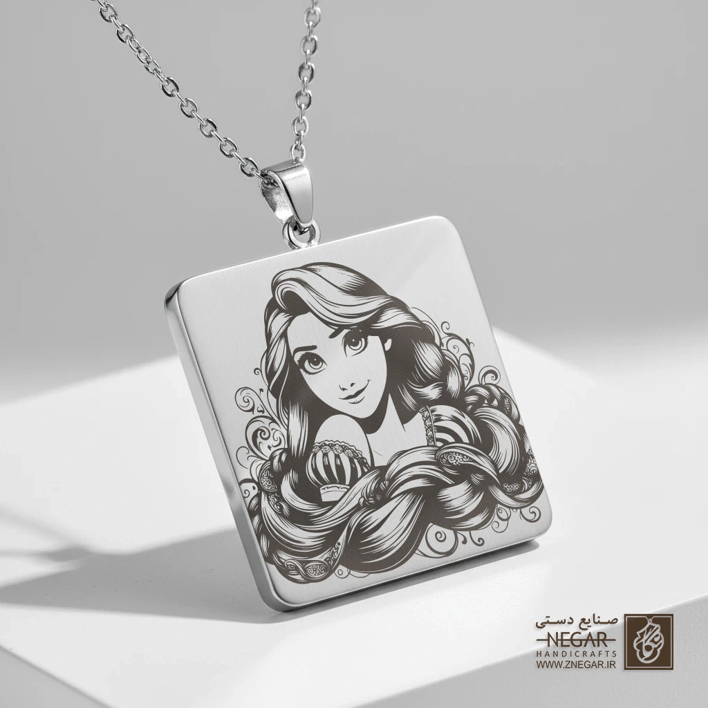 گردنبند طرح چهره راپونزل مدرن (حکاکی لیزری فایبر، مدل قاب مربع) کد 502783