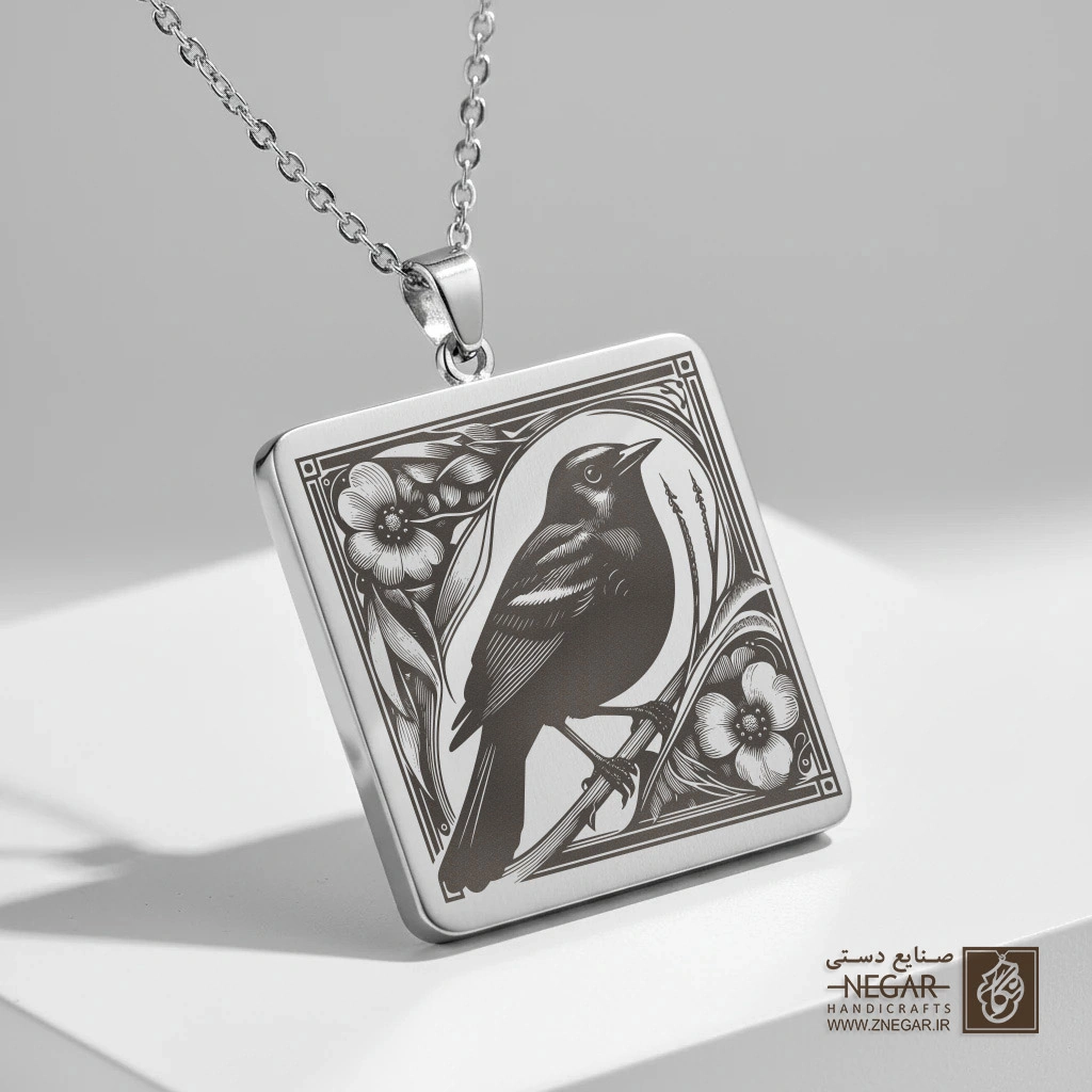 گردنبند طرح پرنده روی شاخه (حکاکی لیزری فایبر، مدل قاب مربع) کد 502826