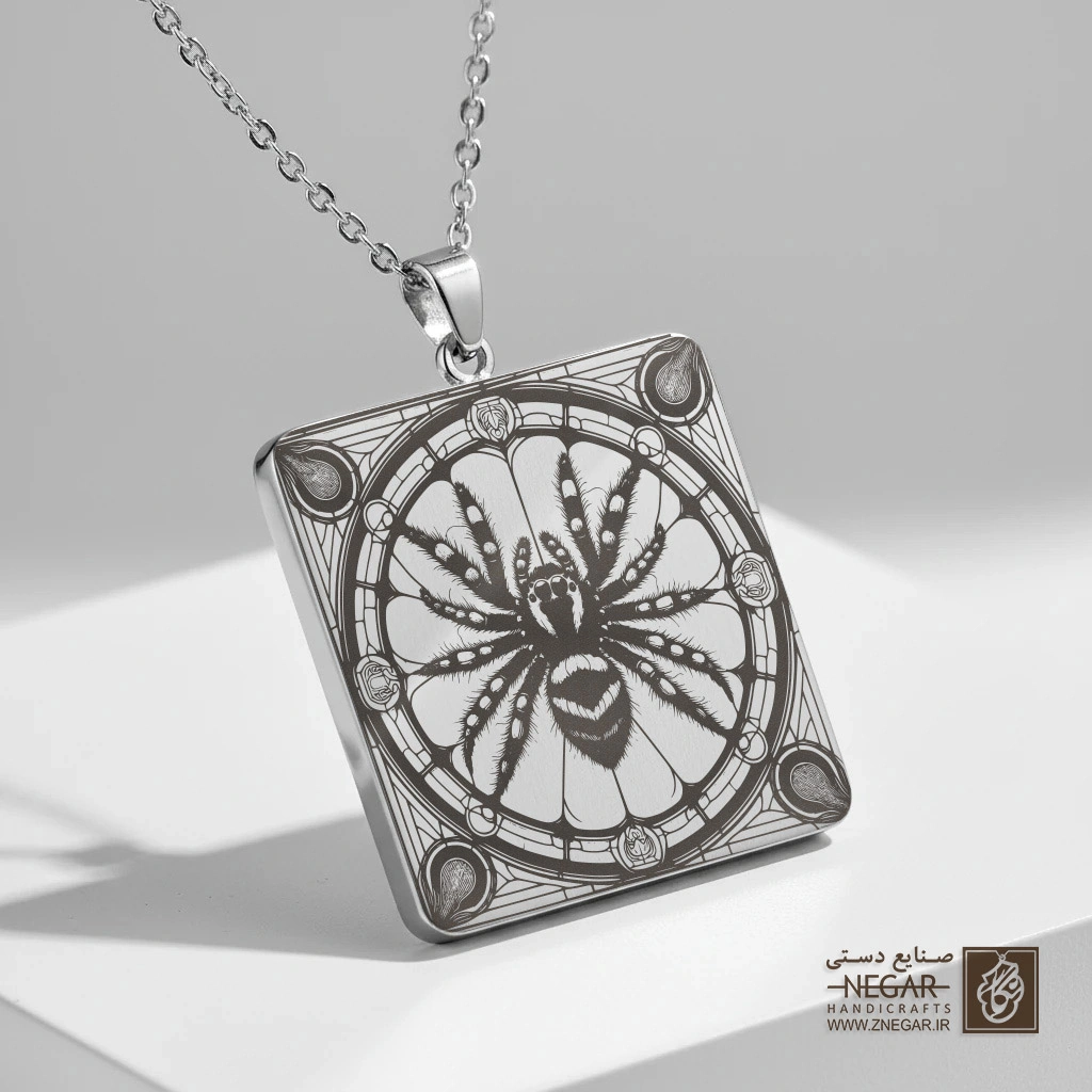 گردنبند طرح عنکبوت - قاب دایره (حکاکی لیزری فایبر، مدل قاب مربع) کد 502911