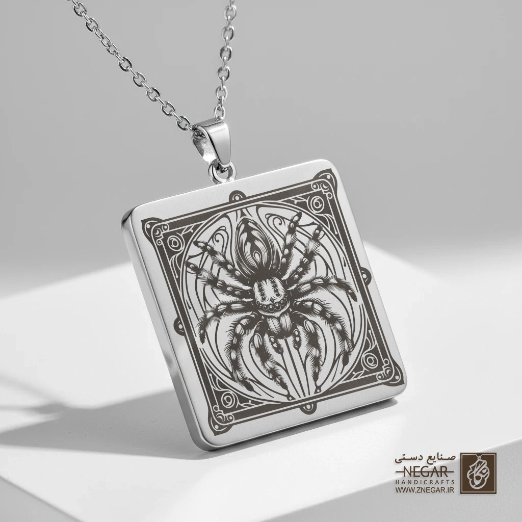 گردنبند طرح عنکبوت - قاب مربعی (حکاکی لیزری فایبر، مدل قاب مربع) کد 502915