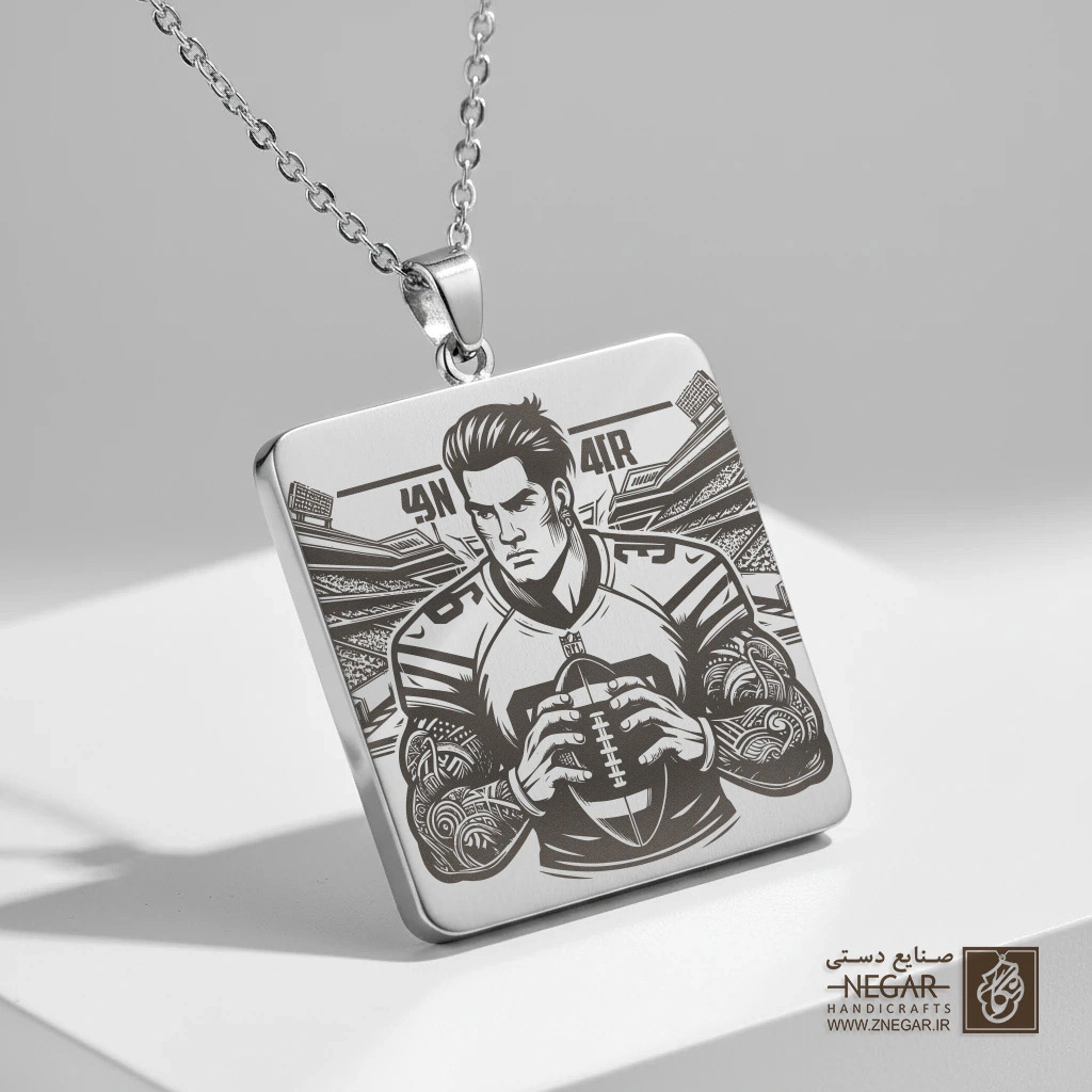 گردنبند طرح چهره فوتبالیست (حکاکی لیزری فایبر، مدل قاب مربع) کد 502925