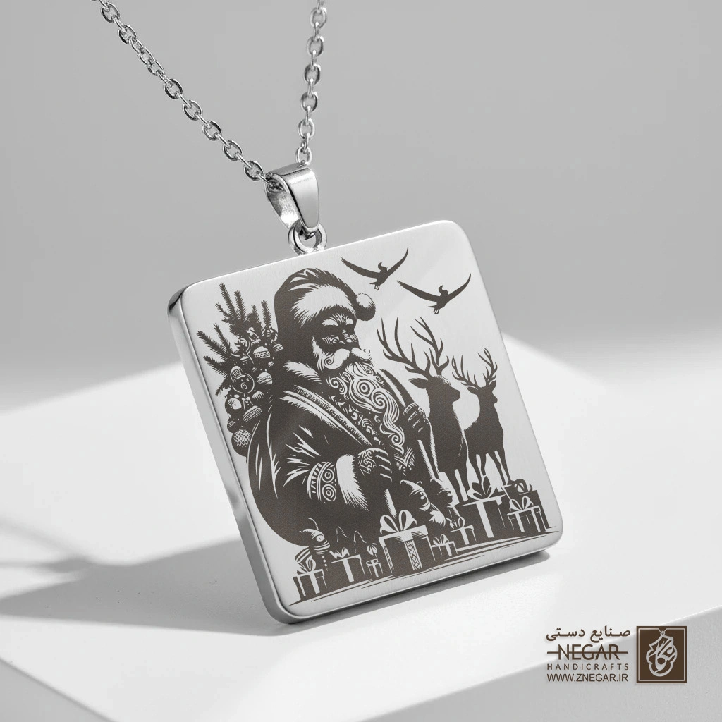 گردنبند طرح بابا نوئل و گوزن‌ها (حکاکی لیزری فایبر، مدل قاب مربع) کد 502930