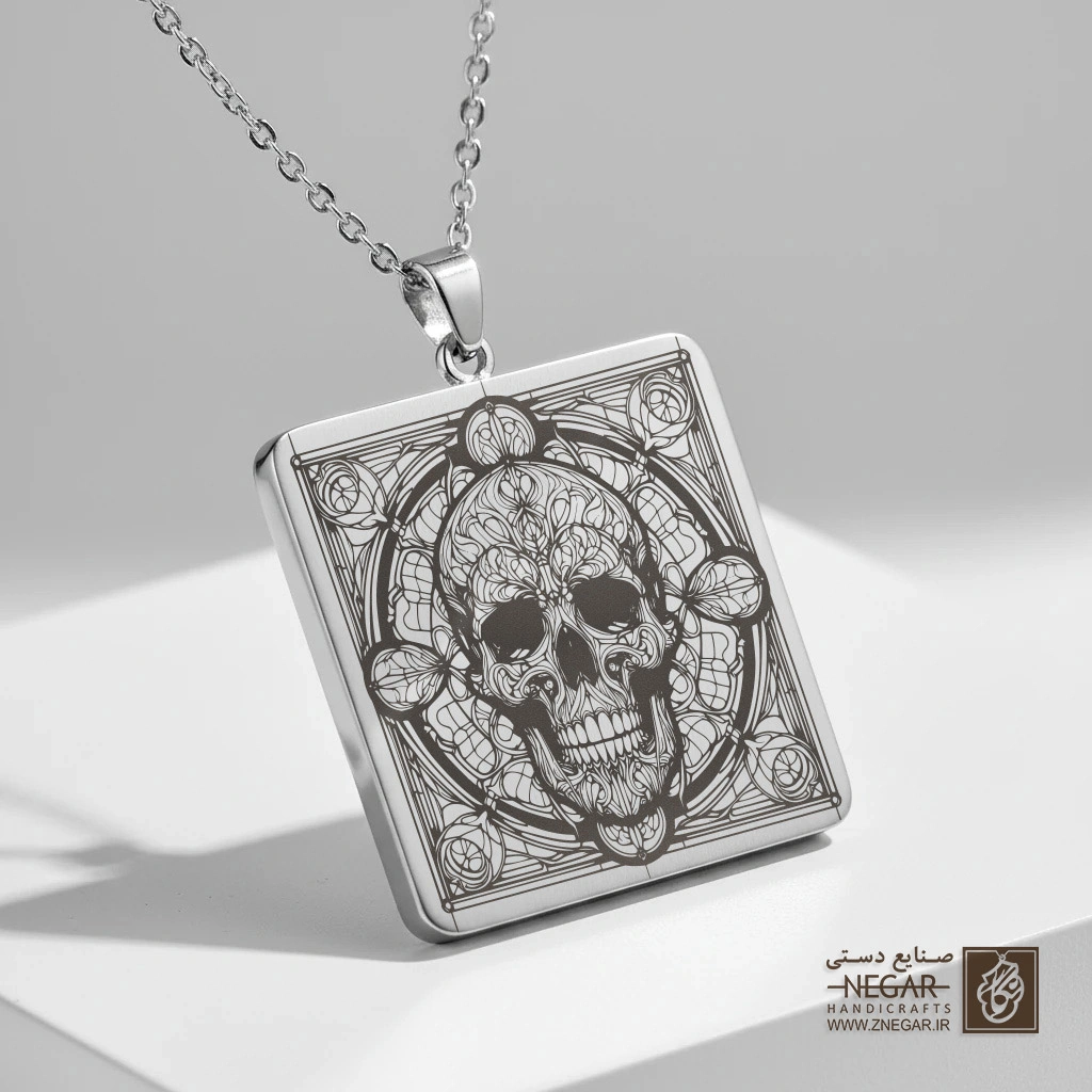 گردنبند طرح جمجمه و گل رز (Skull and Roses) (حکاکی لیزری فایبر، مدل قاب مربع) کد 503014
