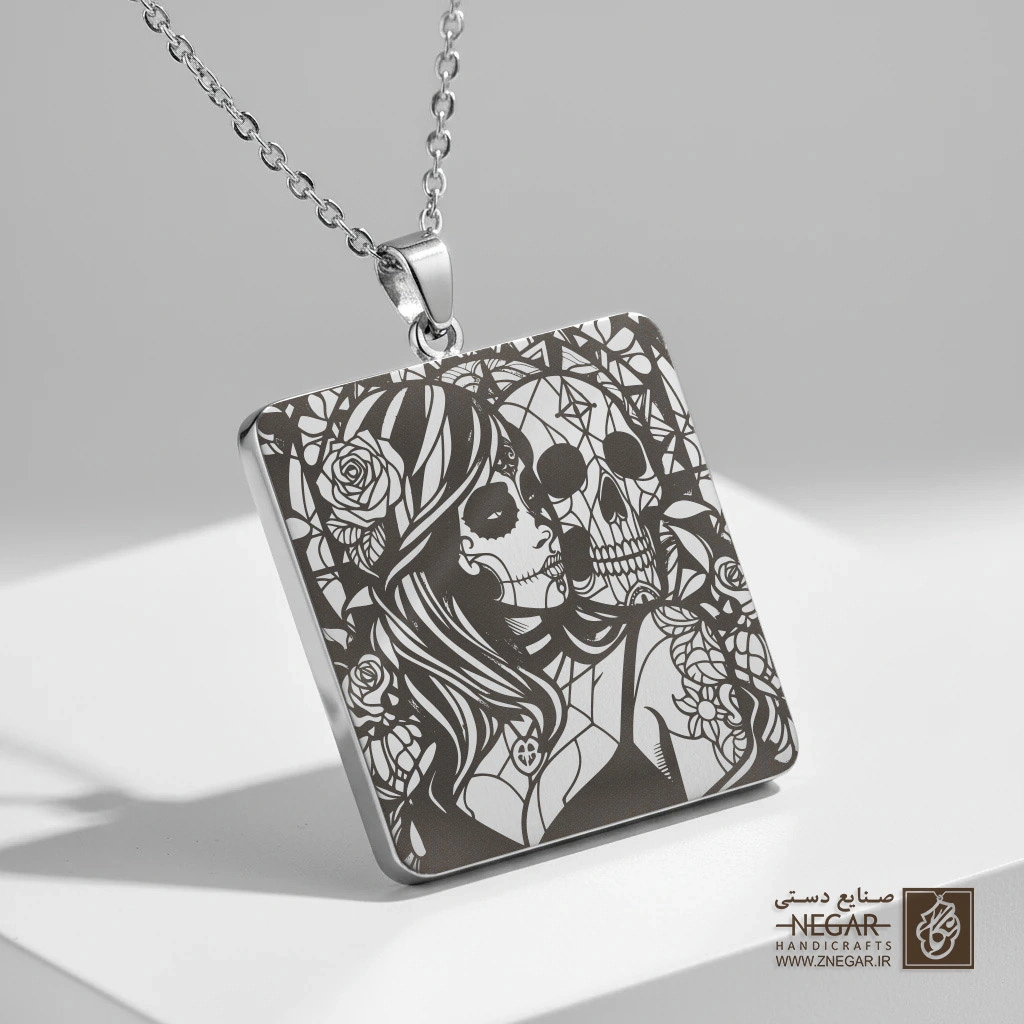 گردنبند طرح دو چهره اسکلتی (عاشقانه دارک) (حکاکی لیزری فایبر، مدل قاب مربع) کد 503035