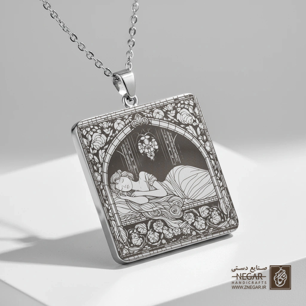 گردنبند طرح زن خفته در عمارت قدیمی (حکاکی لیزری فایبر، مدل قاب مربع) کد 503100