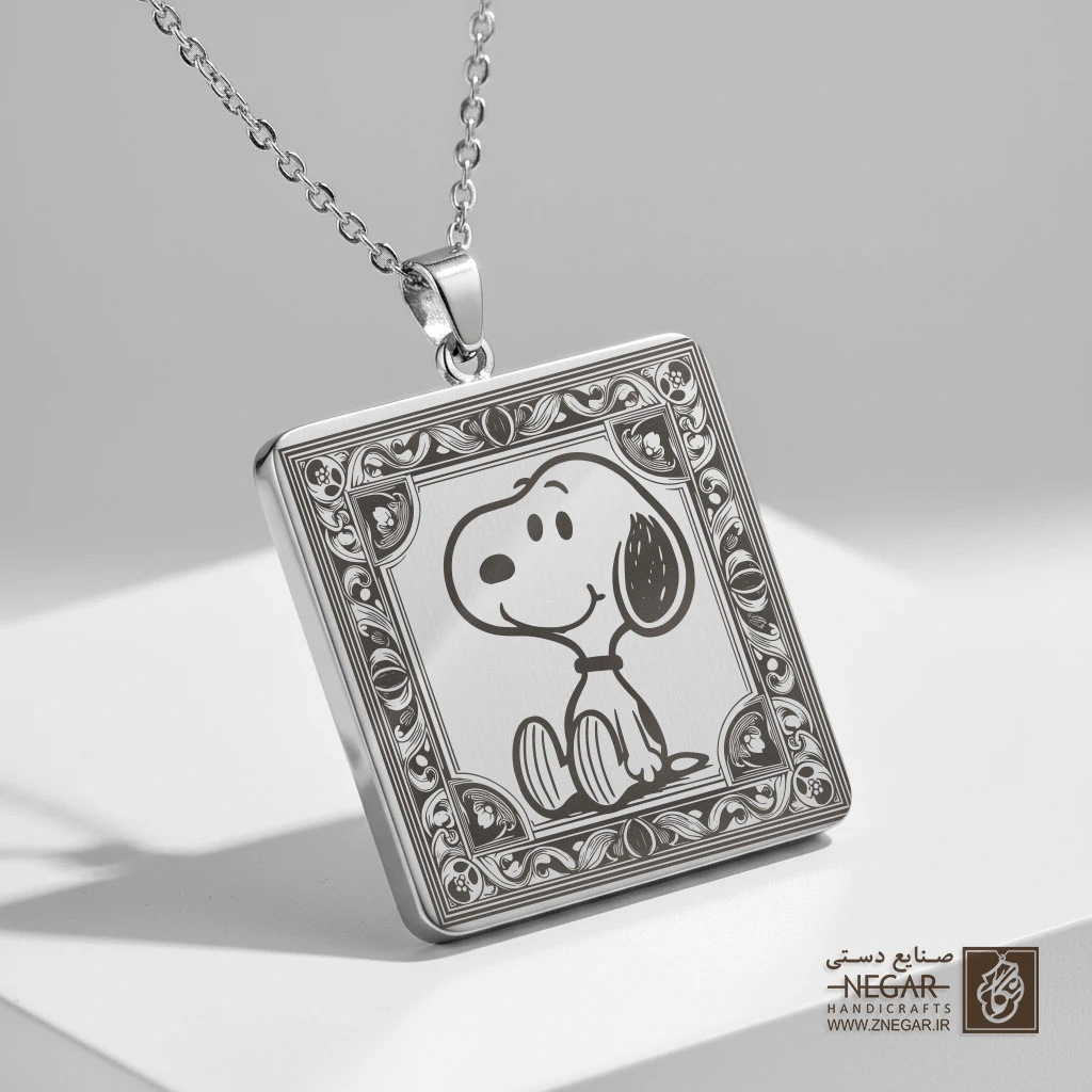 گردنبند طرح اسنوپی (Snoopy) قاب کلاسیک (حکاکی لیزری فایبر، مدل قاب مربع) کد 503123
