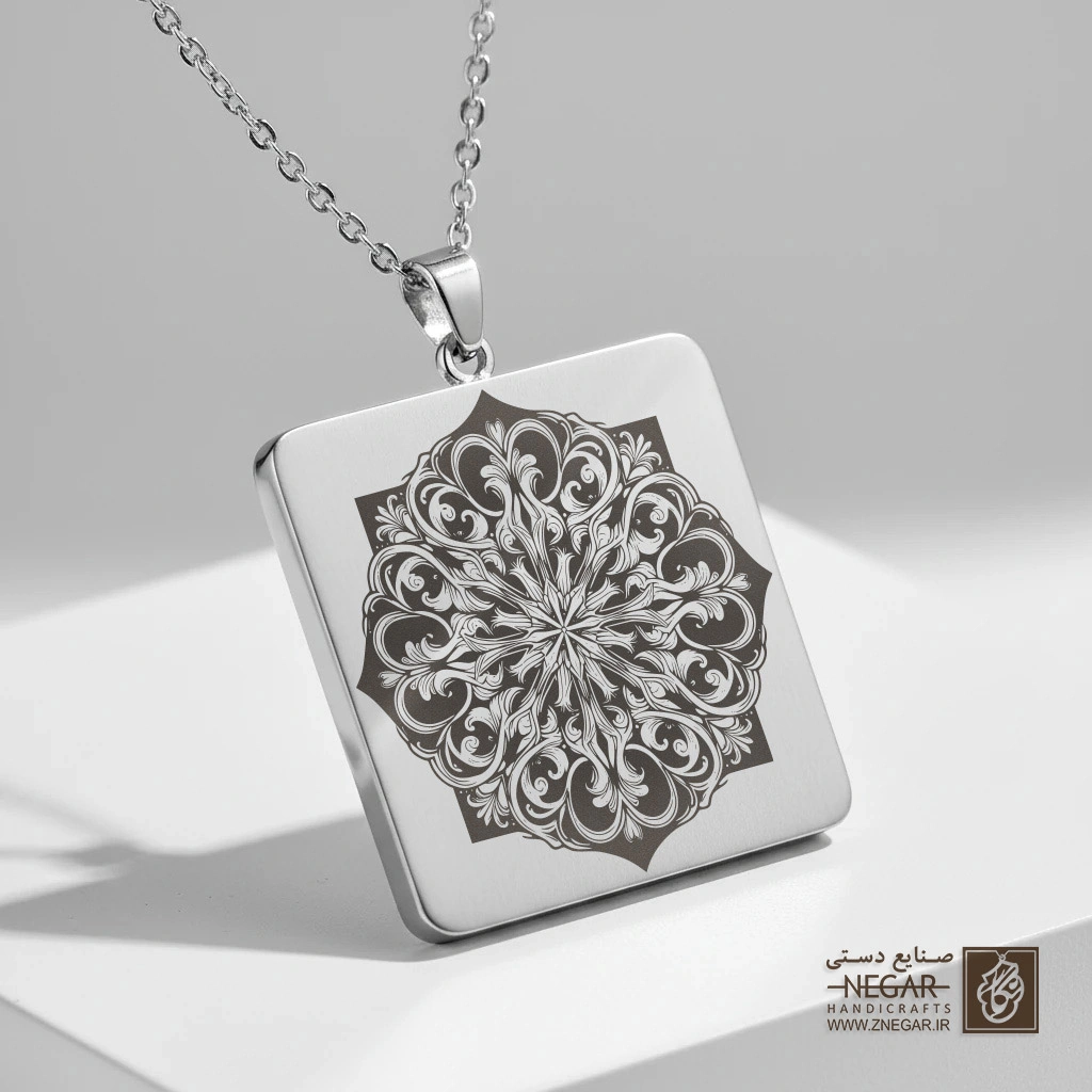 گردنبند طرح دانه برف ماندالا اشرافی (حکاکی لیزری فایبر، مدل قاب مربع) کد 503129