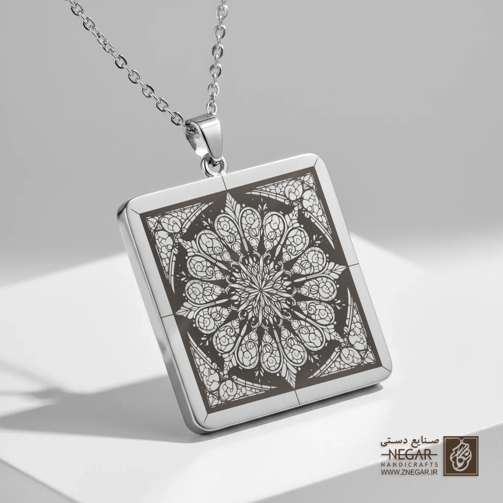 گردنبند طرح دانه برف کلاسیک و کادر توری (حکاکی لیزری فایبر، مدل قاب مربع) کد 503131