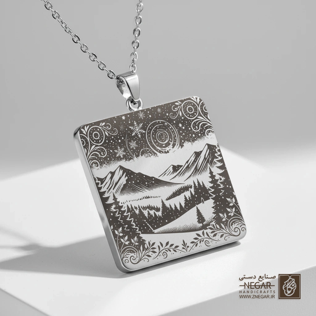 گردنبند طرح آسمان انتزاعی و کوهستان (حکاکی لیزری فایبر، مدل قاب مربع) کد 503155