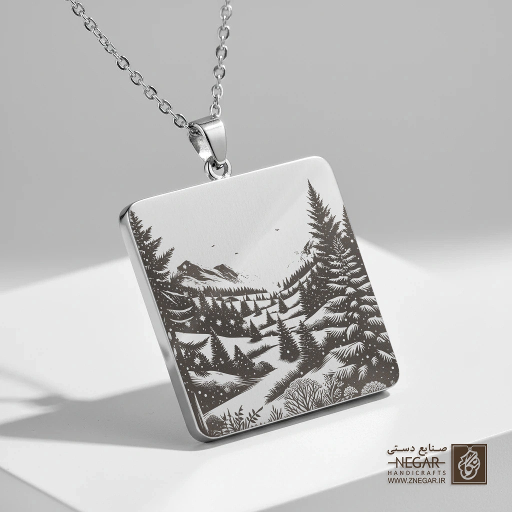 گردنبند طرح رودخانه و کوهستان در زمستان (حکاکی لیزری فایبر، مدل قاب مربع) کد 503158