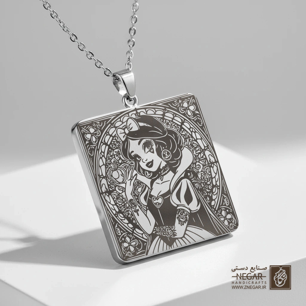 گردنبند طرح سفیدبرفی (Snow White) در قاب (حکاکی لیزری فایبر، مدل قاب مربع) کد 503161