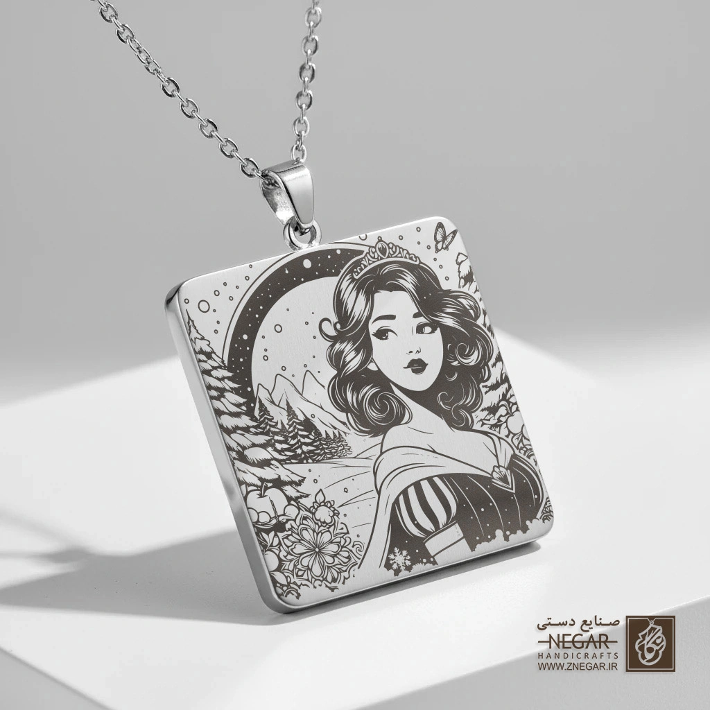 گردنبند طرح پرتره فانتزی سفیدبرفی (حکاکی لیزری فایبر، مدل قاب مربع) کد 503172