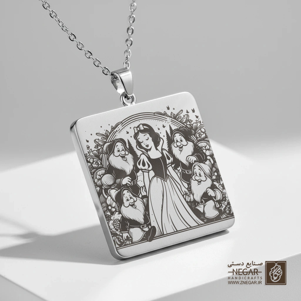 گردنبند طرح سفیدبرفی و هفت کوتوله (قاب مستطیل) (حکاکی لیزری فایبر، مدل قاب مربع) کد 503175