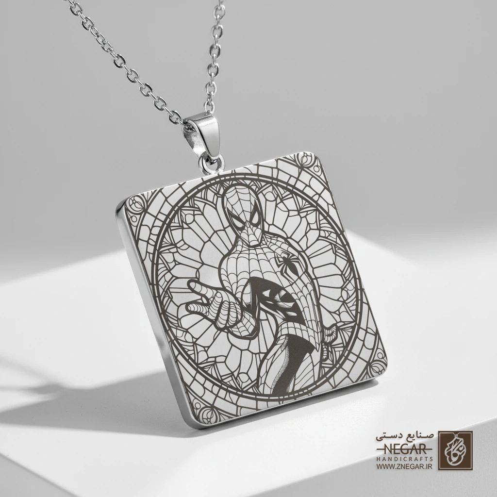گردنبند طرح مرد عنکبوتی (Spider-Man) (حکاکی لیزری فایبر، مدل قاب مربع) کد 503206