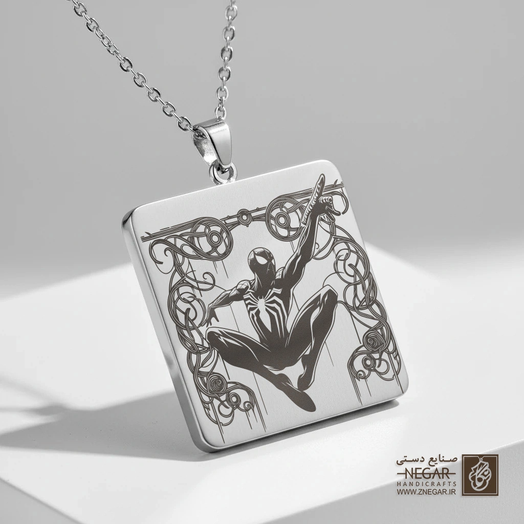گردنبند طرح اسپایدرمن و قاب فانتزی گل (حکاکی لیزری فایبر، مدل قاب مربع) کد 503220