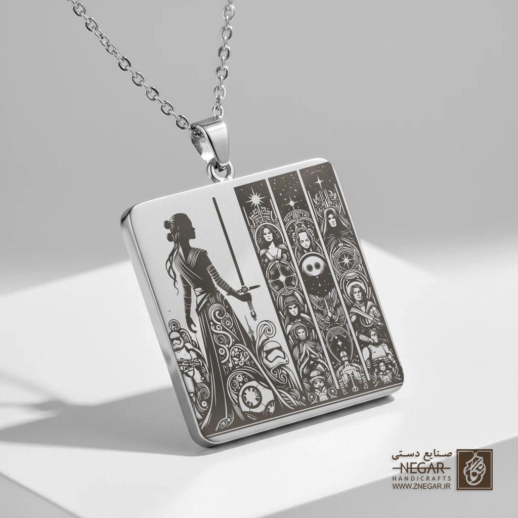 گردنبند طرح سیلوئت ری (Rey) و نشان‌ها (حکاکی لیزری فایبر، مدل قاب مربع) کد 503310