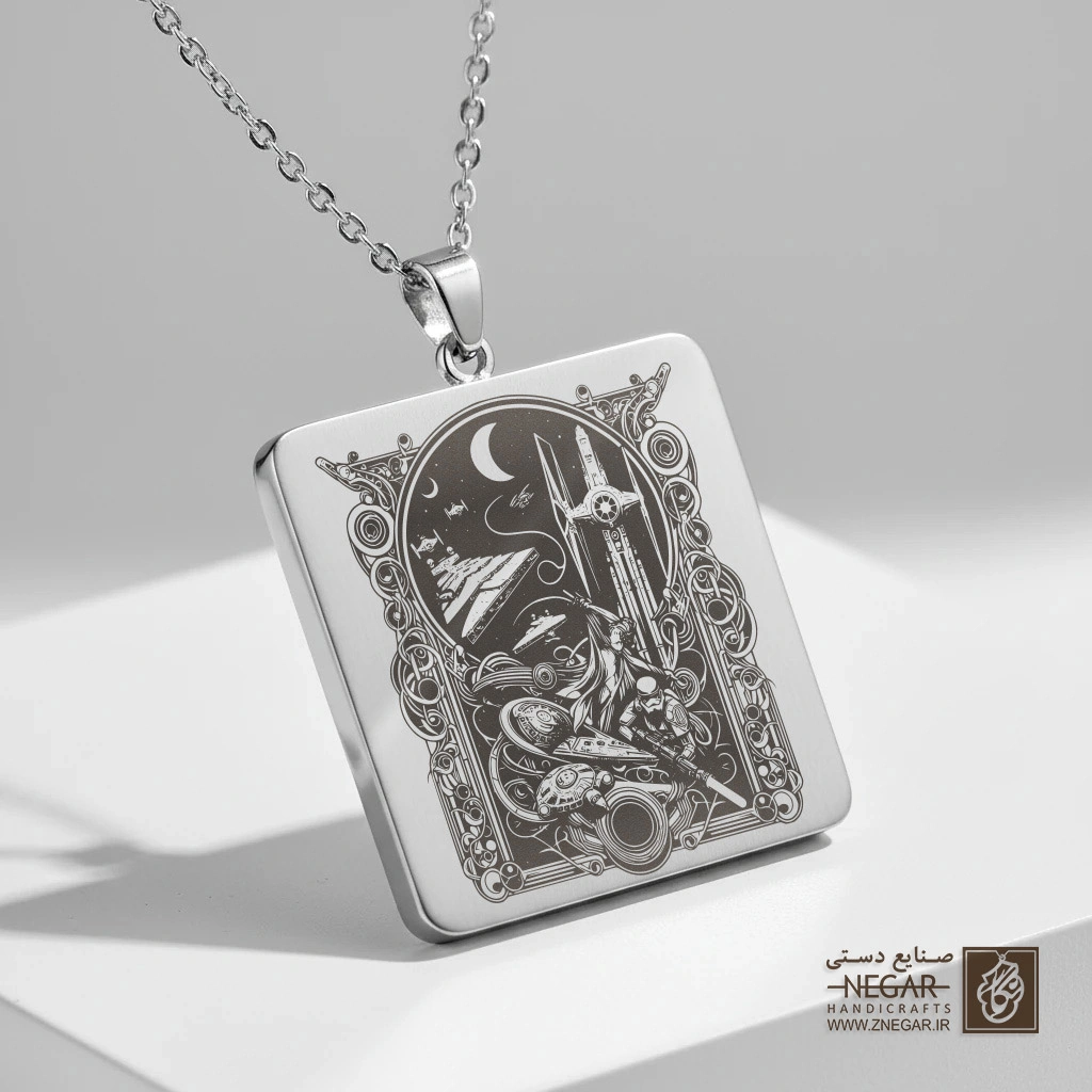 گردنبند طرح نبرد فضایی و سفینه‌ها (حکاکی لیزری فایبر، مدل قاب مربع) کد 503385