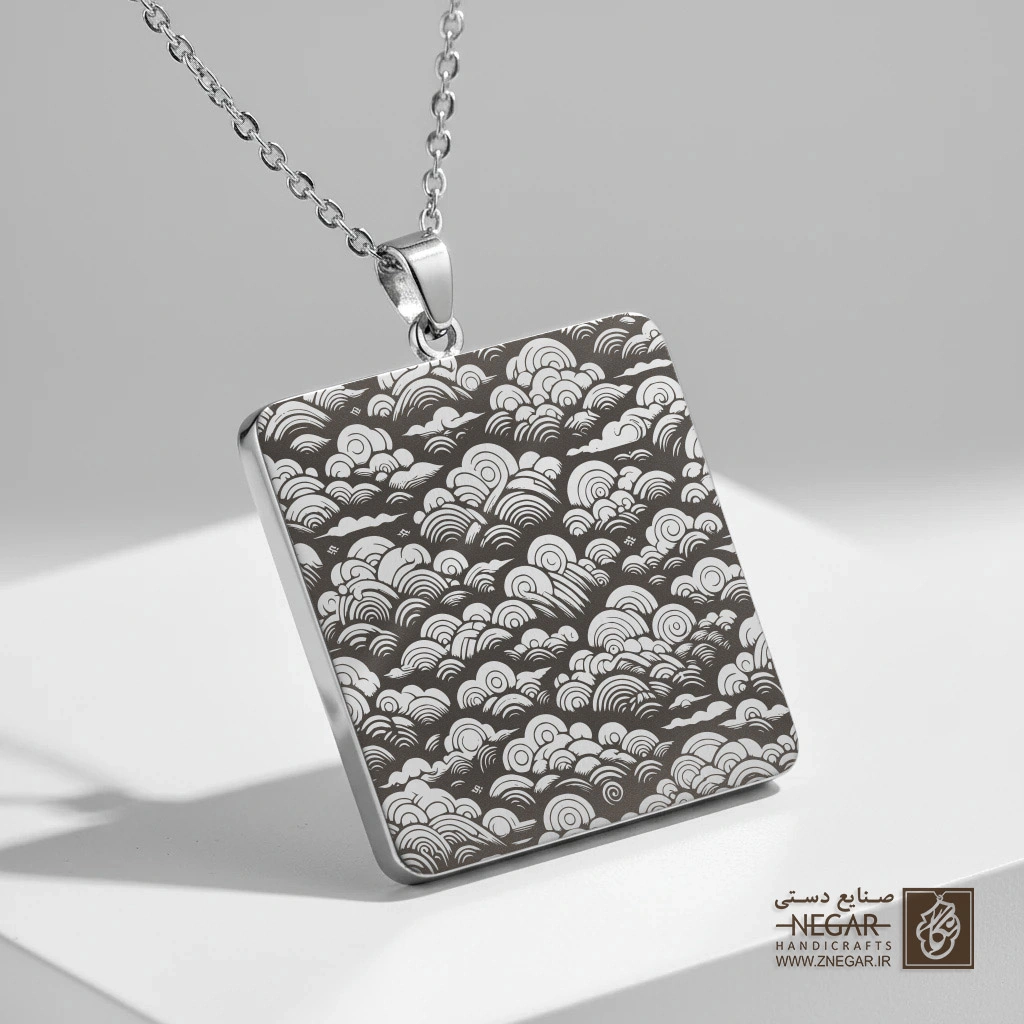 گردنبند طرح الگوی ابرهای سنتی استنسیل (Stencil Pattern ) (حکاکی لیزری فایبر، مدل قاب مربع) کد 503399