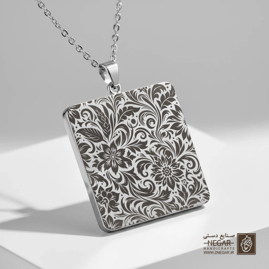 گردنبند طرح الگوی گل‌های وحشی استنسیل (Stencil Pattern ) (حکاکی لیزری فایبر، مدل قاب مربع) کد 503405