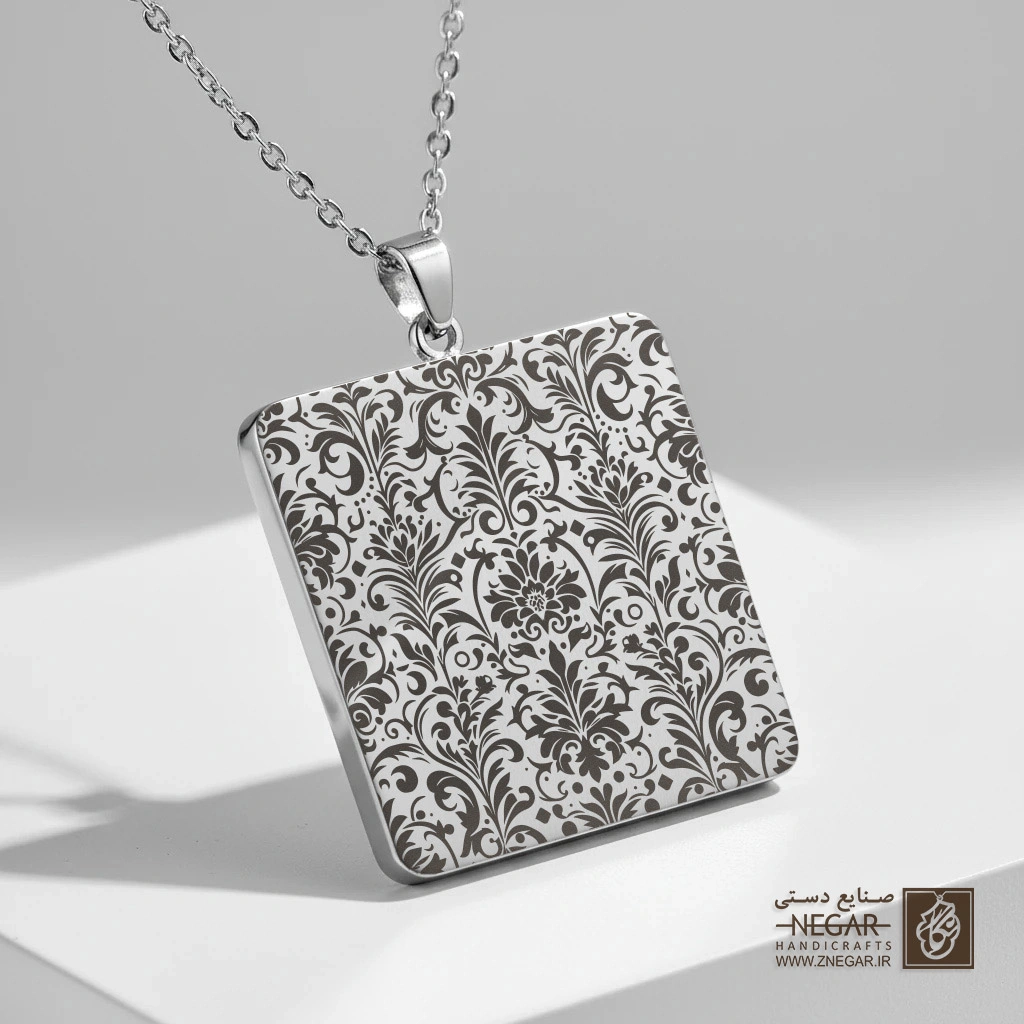 گردنبند طرح تابلو الگوی داماسک استنسیل (Stencil Pattern ) (حکاکی لیزری فایبر، مدل قاب مربع) کد 50340