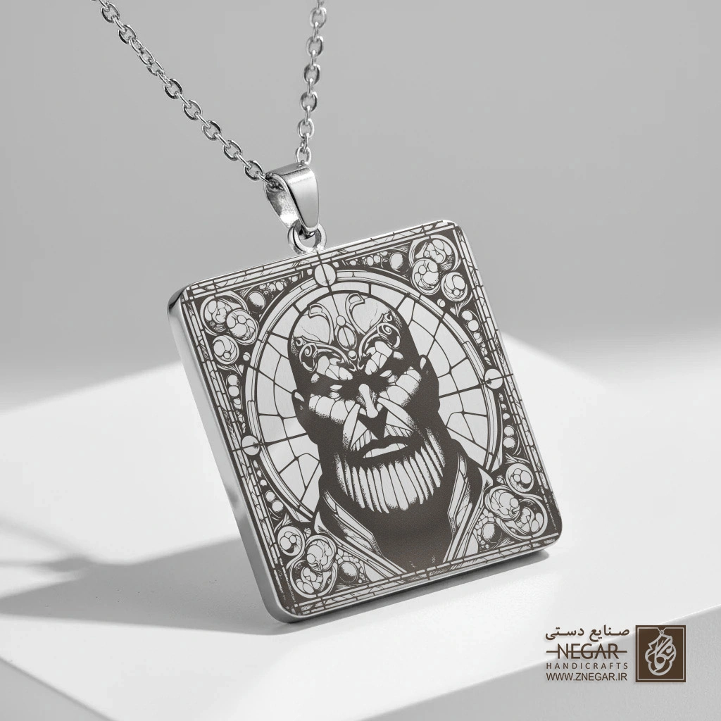 گردنبند طرح تانوس (Thanos) در قاب شیشه‌ای (حکاکی لیزری فایبر، مدل قاب مربع) کد 503510