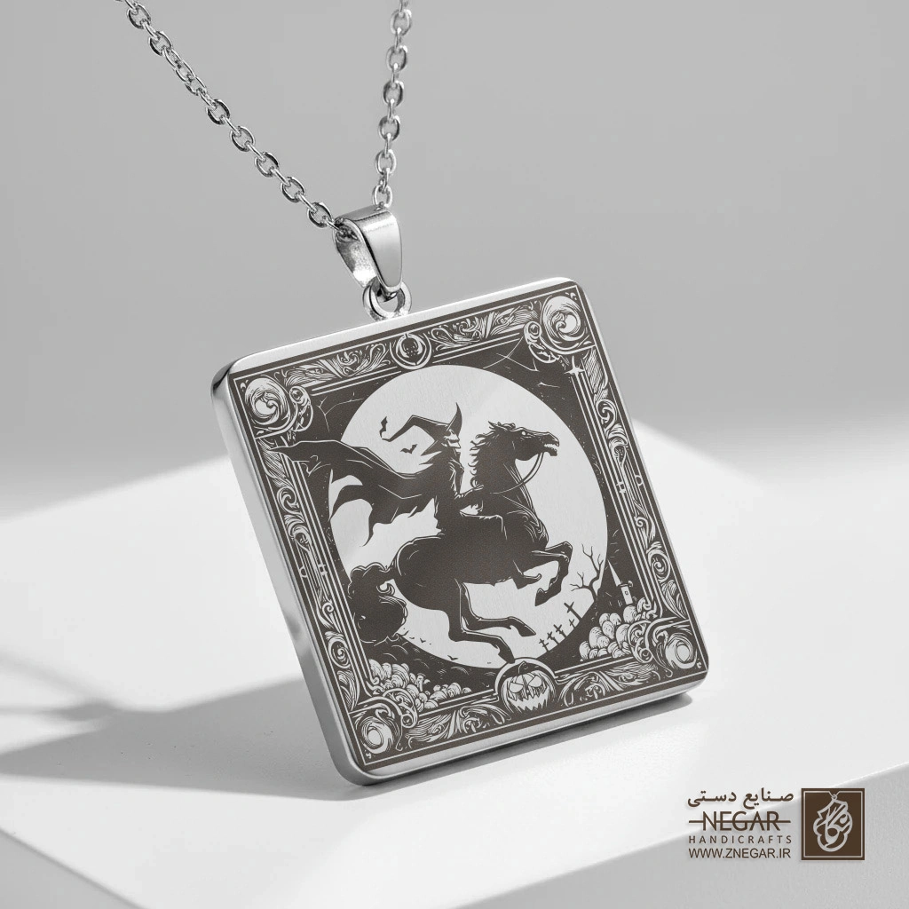 گردنبند طرح سوار بی‌سر (The Headless Horseman) (حکاکی لیزری فایبر، مدل قاب مربع) کد 503521