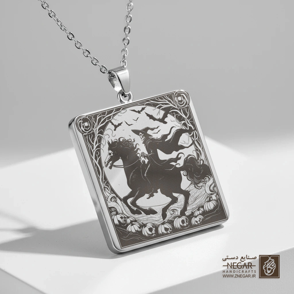گردنبند طرح سوار بی‌سر و شبح هالووین (حکاکی لیزری فایبر، مدل قاب مربع) کد 503522