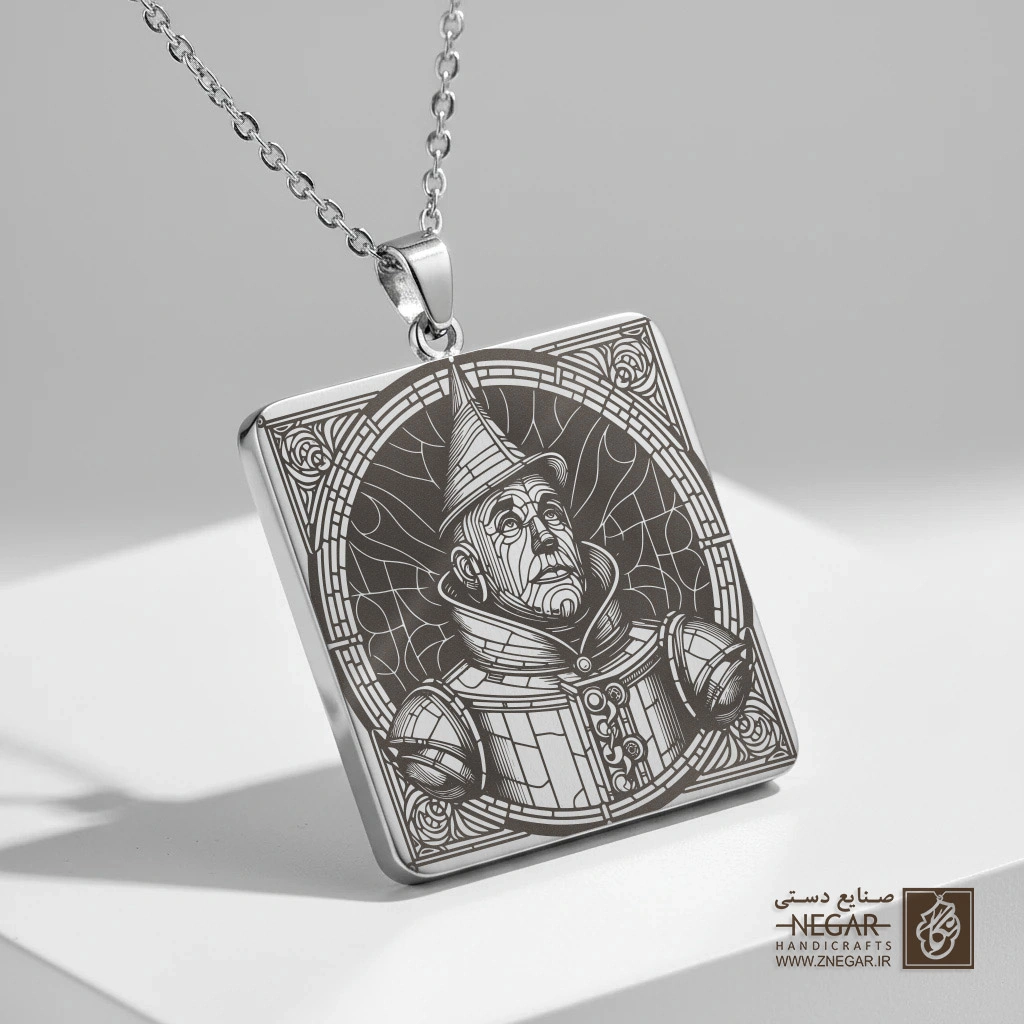 گردنبند طرح مرد حلبی (The Tin Man) جادوگر شهر آز (حکاکی لیزری فایبر، مدل قاب مربع) کد 503542