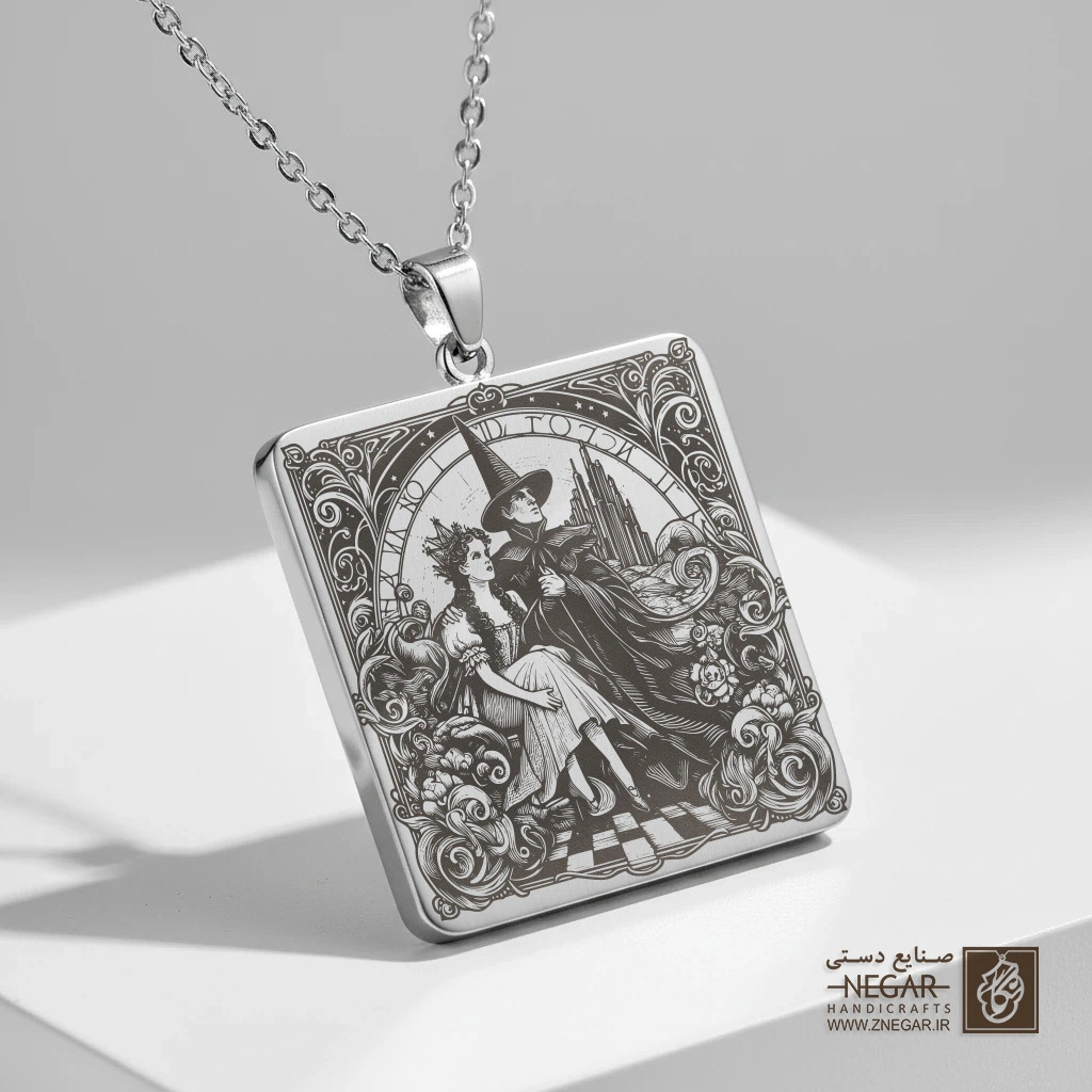 گردنبند طرح دیدار دوروتی و جادوگر (حکاکی لیزری فایبر، مدل قاب مربع) کد 503552